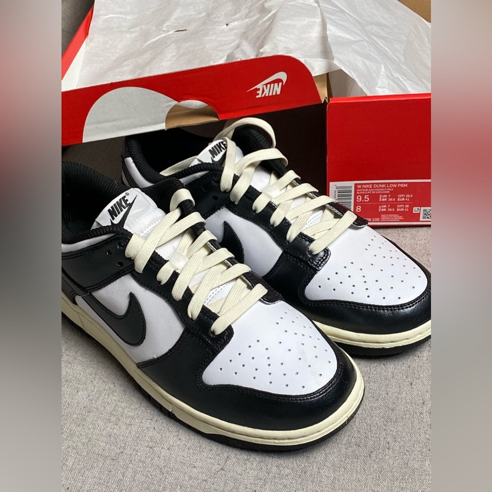 NIB Woman’s Dunks Low Vintage Panda’s 9.5